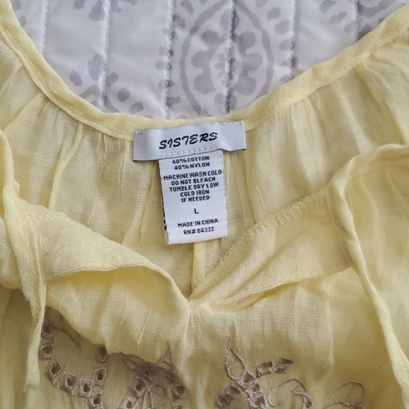 Clothes - Picture 3 of 3